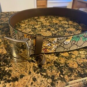 Mens gucci belt. Used but still in great shape size 100 (31/14 US SIZE)